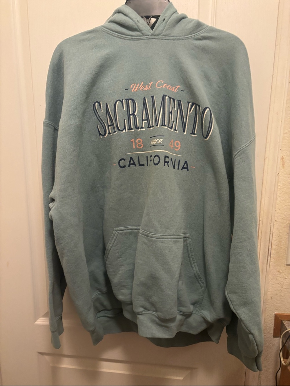 Gildan Sacramento California Crewneck Hoodie in Light Teal